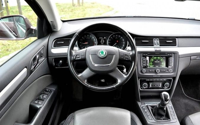 Skoda Superb cena 29900 przebieg: 240000, rok produkcji 2011 z Złotów małe 379